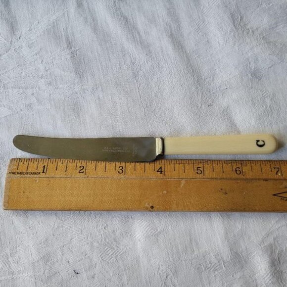 Vintage butter knives with faux bone handles, embossed with "C" - Picture 6 of 6